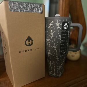 HydroJug Dead Serious 32 Ounces BNWT No Flaws Glows in the Dark